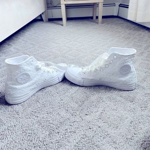 White lace converse
